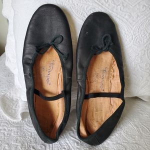 Vintage Tempo Black Leather Ballet Slippers